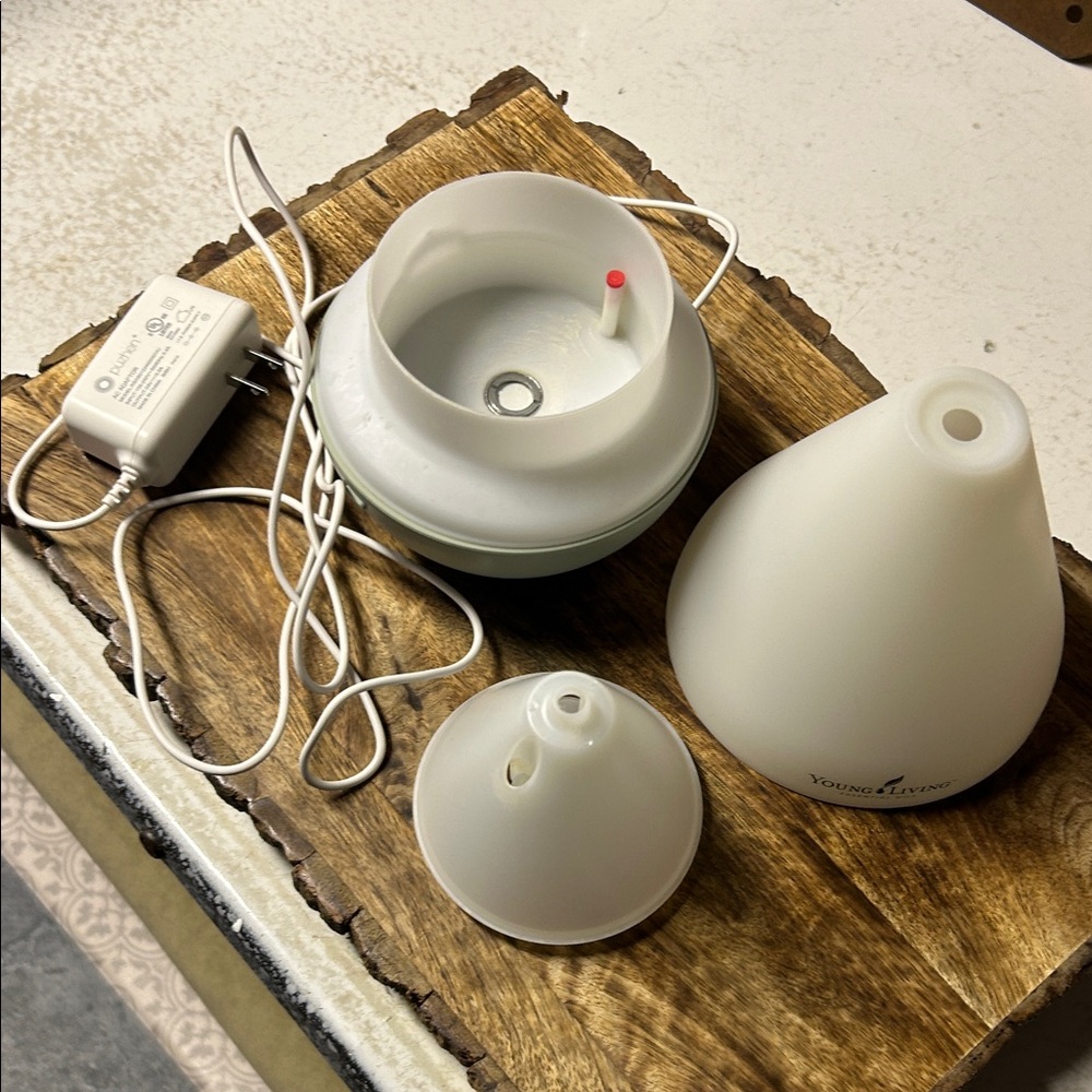 Young Living White Aroma Diffuser Set. No box.